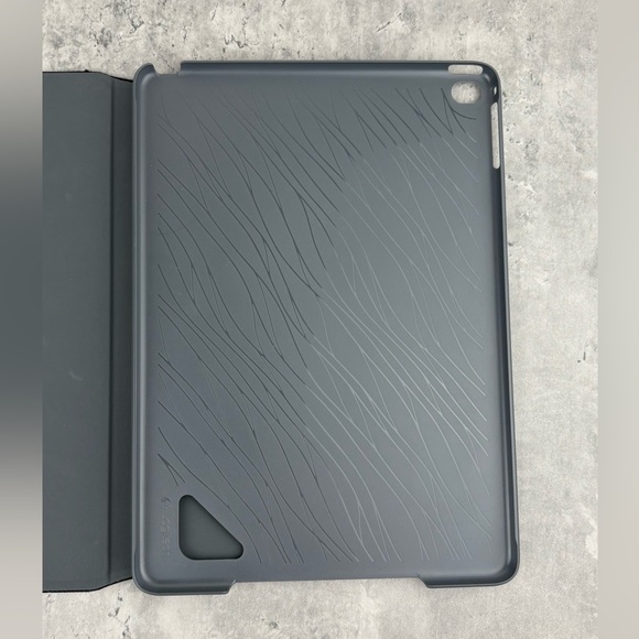 logitech Other - logitech hinge flexible case for‎ iPad Air 2